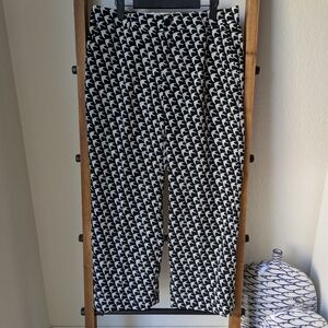 Banana Republic Black and White Patterned Garment
